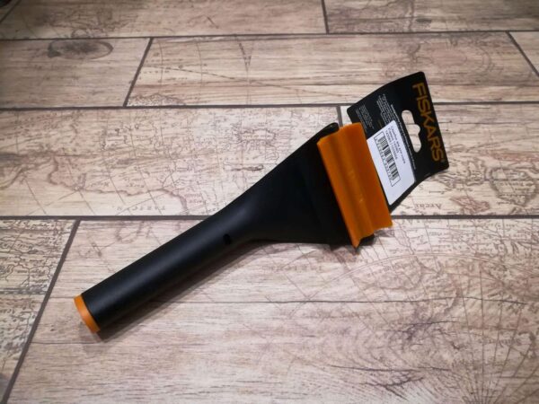 Скребок FISKARS SOLID 1019354